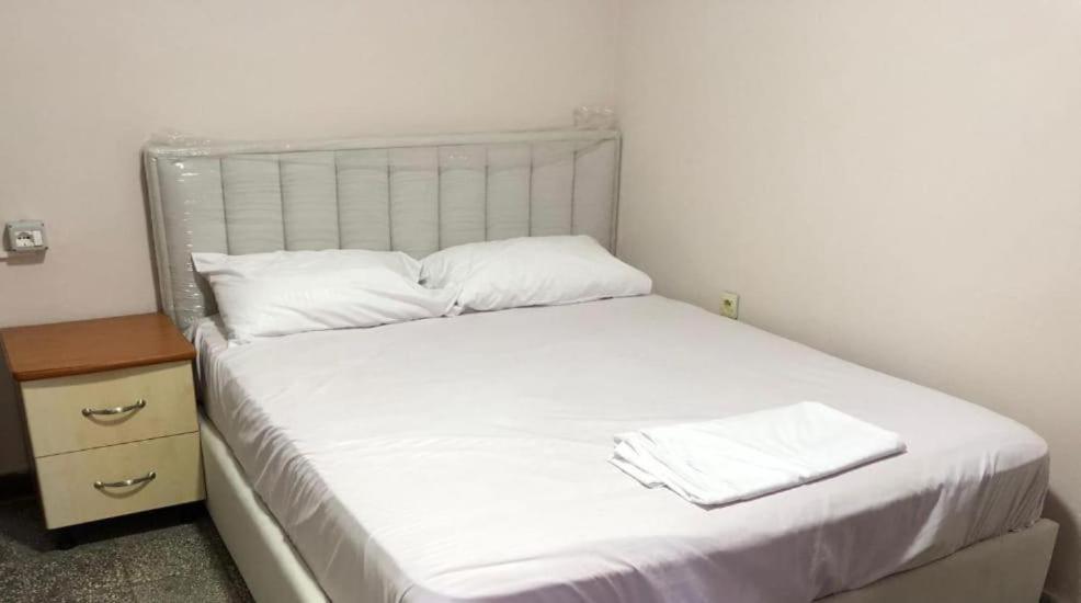 Royal Hostel تيرانا المظهر الخارجي الصورة
