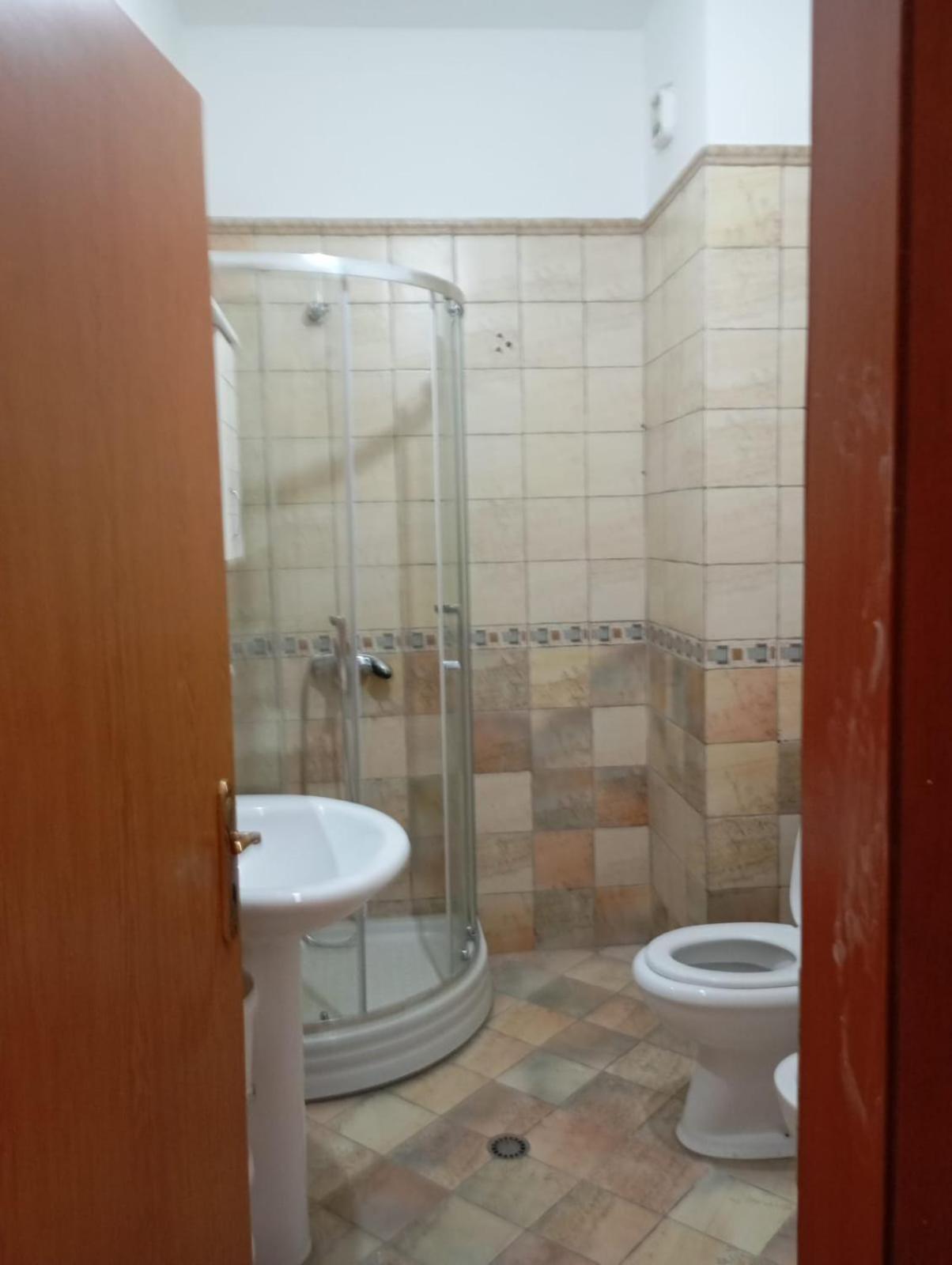 Royal Hostel تيرانا المظهر الخارجي الصورة